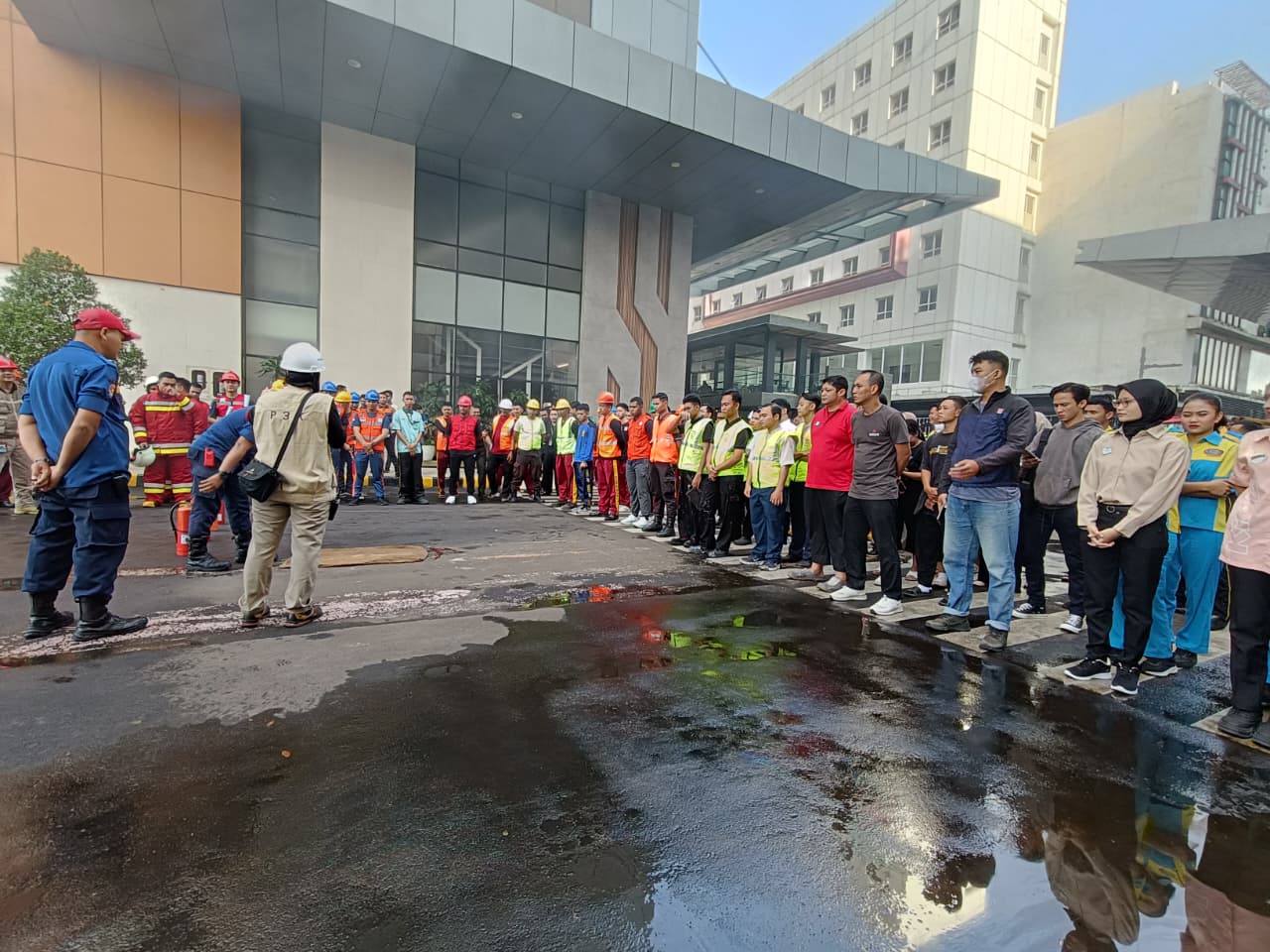 Simulasi Kebakaran Gedung Tinggi